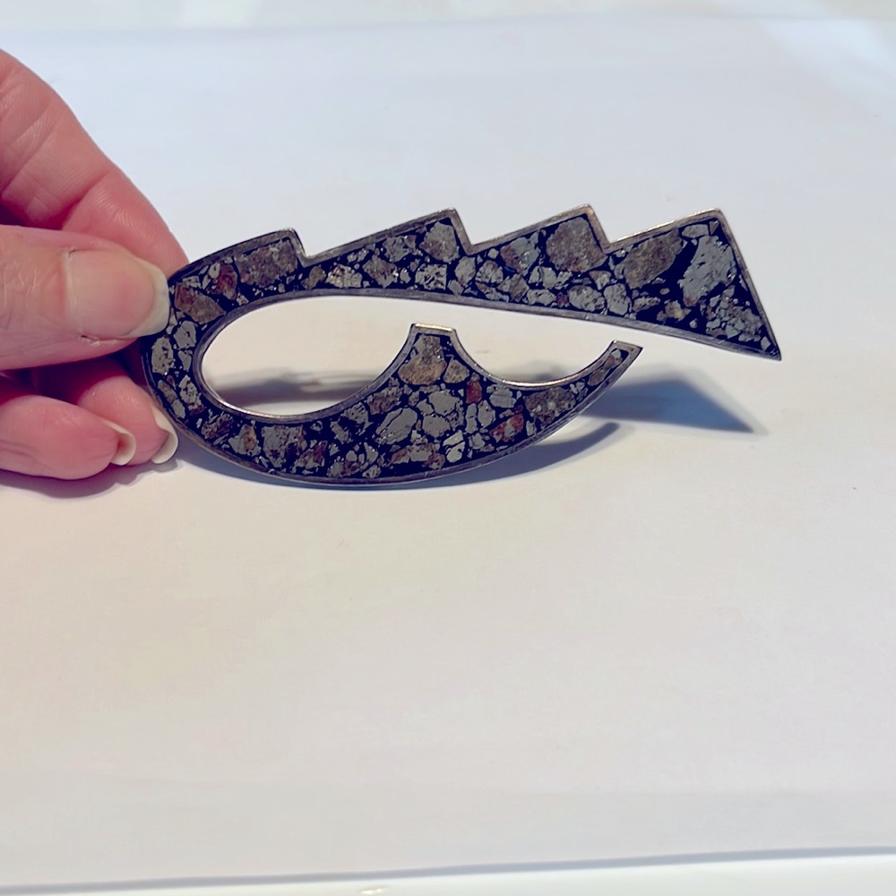 Mottled silver brooch